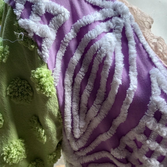 Colorful Textured Robe with Lace Trim - Picture 5 of 5